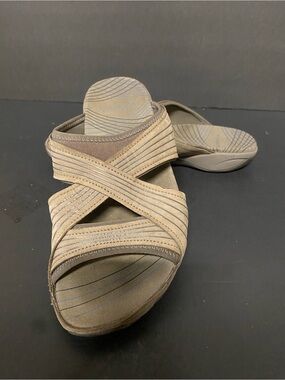 Merrell Tan Crisscross Slide Sandals